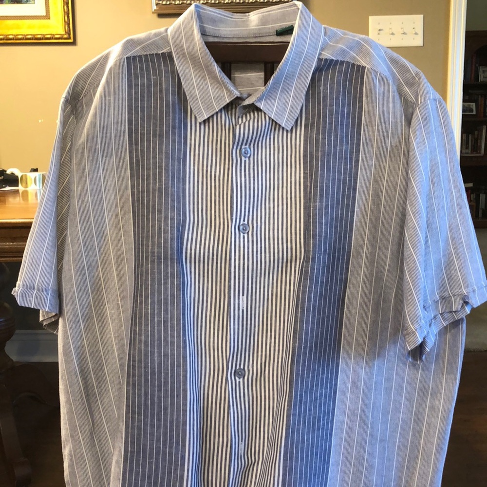 Cubavera brand short sleeve shirt.  XXL in size, in perfect condition.
